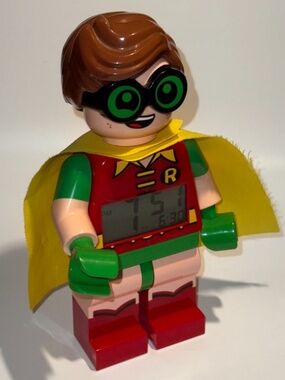 LEGO The Batman Movie "ROBIN" clock 9009358 with cape. EUC. Like New!
